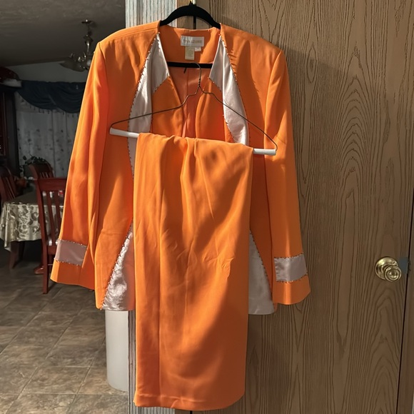 Orange and gold two piece suit - Picture 3 of 4